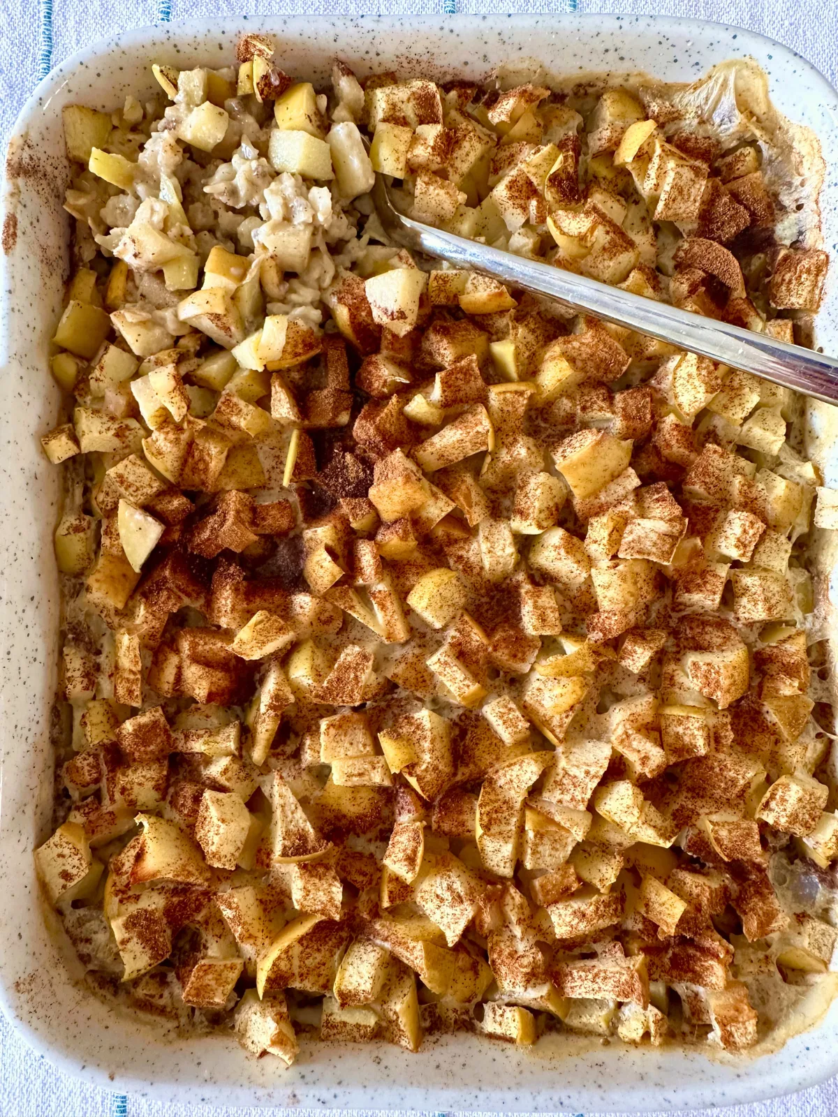 Запечённая овсянка с яблоками и корицей