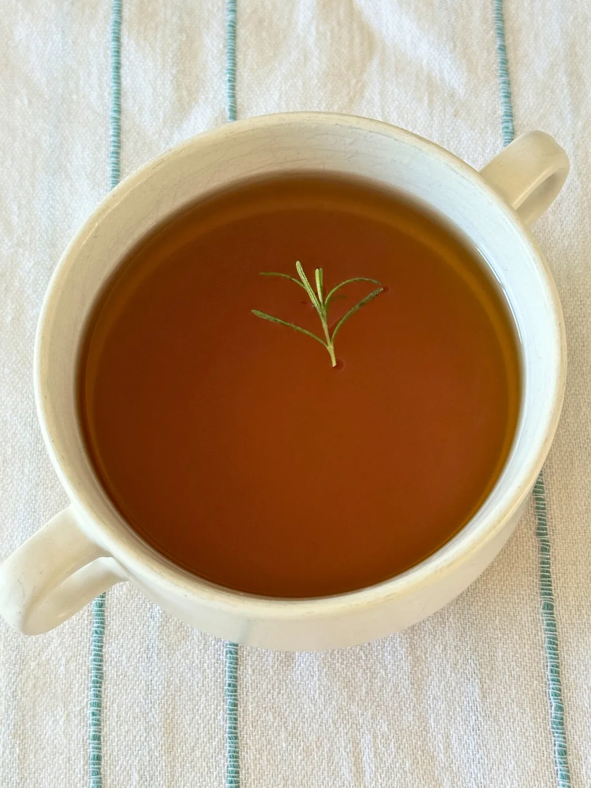 Бульон овощной тёмный
